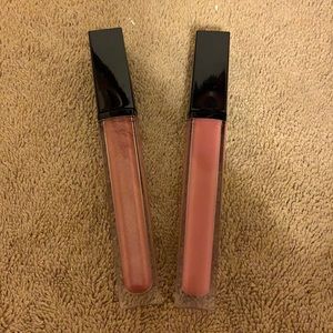 2 Estée Lauder lips